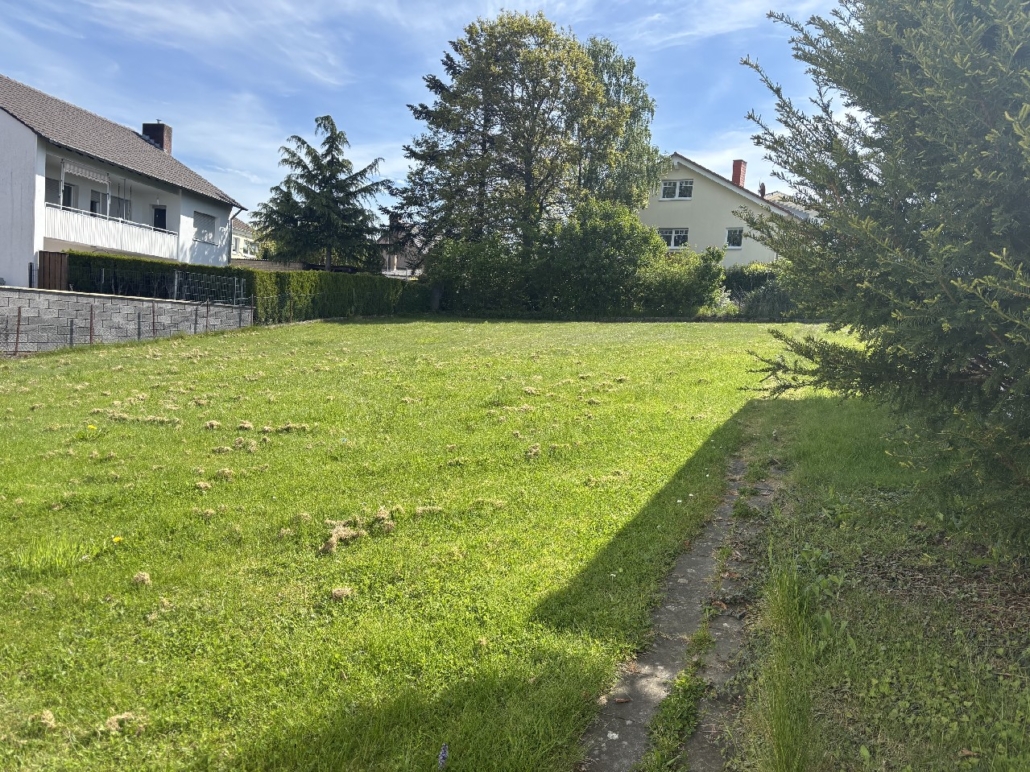 Sonniges Grundstück!